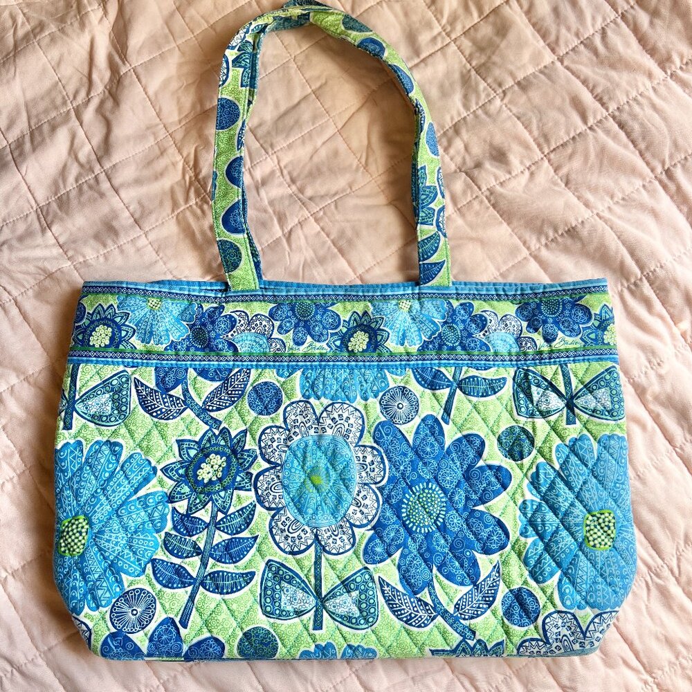 Vera Bradley | Magnetic Tote in Doodle Daisy - (Retired Pattern Summer 2012)